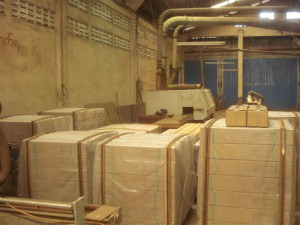出荷前のチーク無垢フローリング